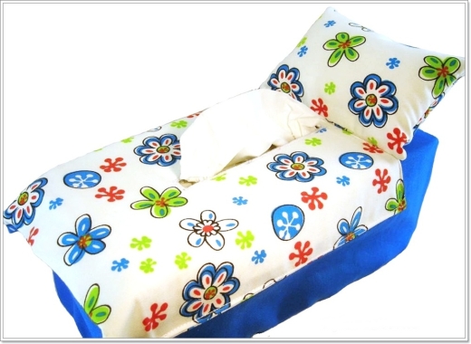Blaues Bett mit Blumen - Kosmetiktuchboxbezug