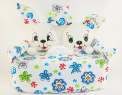 Hasenpaar auf blauen Blumen - Taschentuchsofa