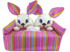 Lustiges Hasenpaar auf Streifensofa - Bezug für Kosmetiktuchbox